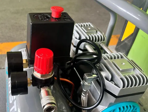 Безмасляний поршневий компресор Mast MOF1390/1100 compact купить онлайн