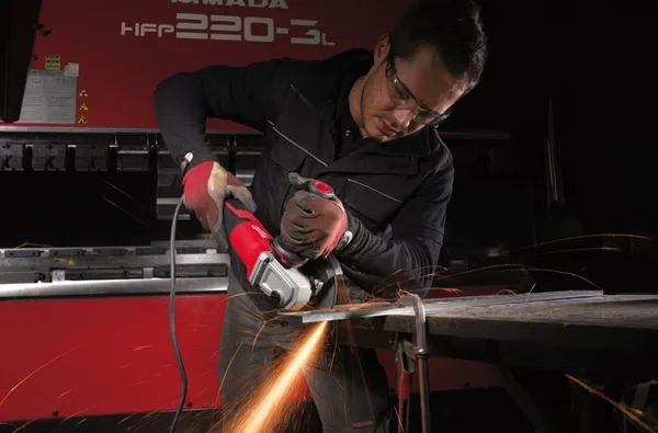 Шліфмашина кутова MILWAUKEE 125 мм AGV 15-125 XC 1550Вт 4933428120 заказать