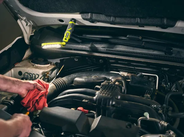 Замовити Ліхтар інспекційний акумуляторний Ryobi USB Lithium RLI4-120G, 4В, 2А·год, 650лм, 3 функції освітлення, магніт, затискач з доставкою