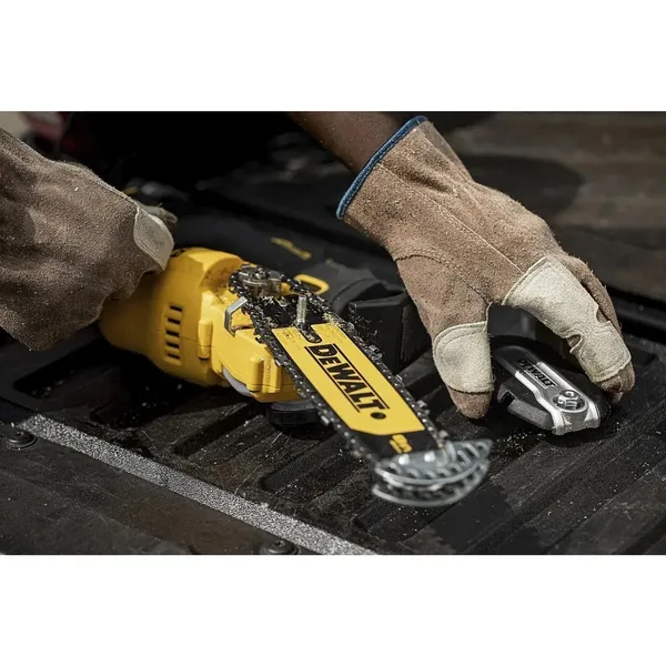 Пила ланцюгова акумуляторна DeWalt 18В XR Li-lon 8.6м/с шина 20см 2.1кг без АКБ та ЗП відгуки