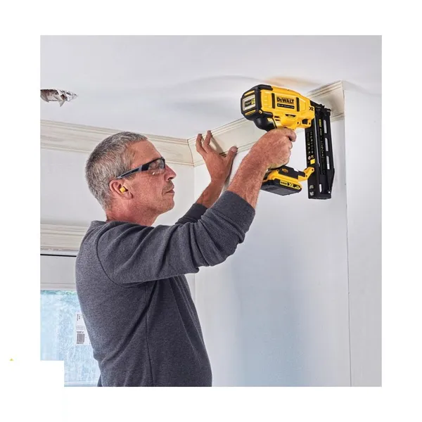 Гвоздозабиватель аккумуляторный DeWalt 18В XR Li-Ion бесщеточный D1.6 гвозди 32-64мм 2.4кг без АКБ и ЗП купить онлайн