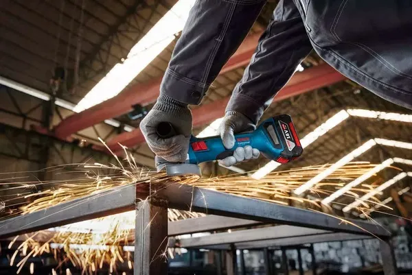 Купити Шліфмашина кутова акумуляторна Bosch GWS 18V-8 125мм 18В 1x4А·год 0-11000об·хв 1.6кг кейс ЗП  GAL 18V-40