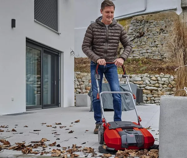 Купить Подметальная машина аккумуляторная Einhell TE-SW 18/610 Li - Solo, PXC, 18В, ширина 610 мм, бак 20 л, 1800 м2/ч, 10.3 кг (без АКБ и ЗУ) со скидкой