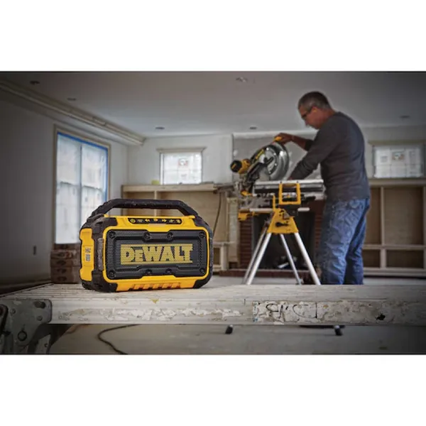 Купить Аккумуляторная портативная колонка DeWALT DCR010 12V/20V MAX (без АКБ и ЗУ) со скидкой