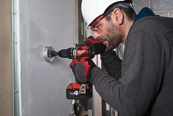 Дриль-шурупокрут з ударом акумуляторний MILWAUKEE, M18 BLPD2-502X отзывы