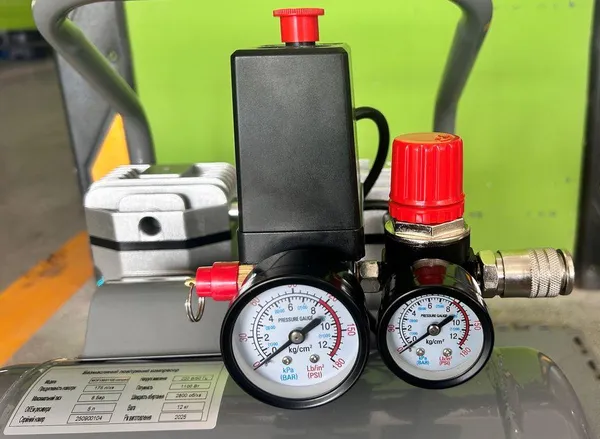 Купить Безмасляний поршневий компресор Mast MOF1390/1100 compact со скидкой