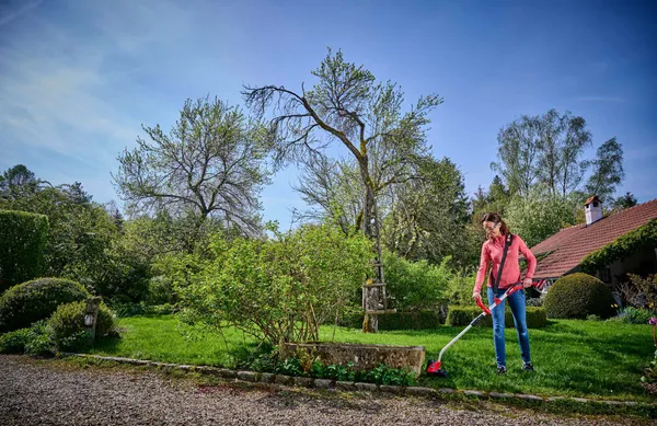 Триммер аккумуляторный Einhell GE-CT 18/33 Li E - Solo, PXC, 18В, 33 см, 7000 об/мин, 2.65 кг (без АКБ и ЗУ) купить онлайн