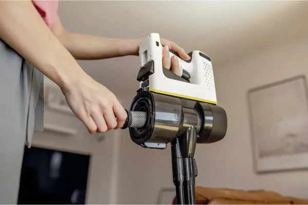 Купить Пылесос беспроводной Karcher VC 4 Cordless myHome Pet со скидкой