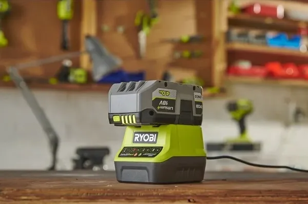 Зарядний пристрій Ryobi ONE+ RC18120 18В 2А купити в Україні