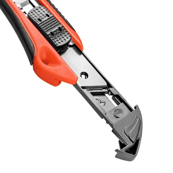 Пассатижи Dnipro-M ULTRA 185 мм + Отвертка с насадками 6 в 1 + Нож сегментный К-18 18 мм + Слесарный молоток Ultra 200 г + Ящик Profi Box 20" в наличии