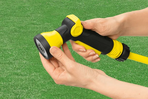 Зрошувач ручний Karcher, пістолетний, 3 режими, регулювання напору води, блокування кнопки поливу замовити