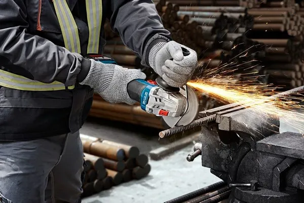 Замовити Шліфмашина кутова акумуляторна Bosch GWS 18V-8 125мм 18В 1x4А·год 0-11000об·хв 1.6кг кейс ЗП  GAL 18V-40 з доставкою