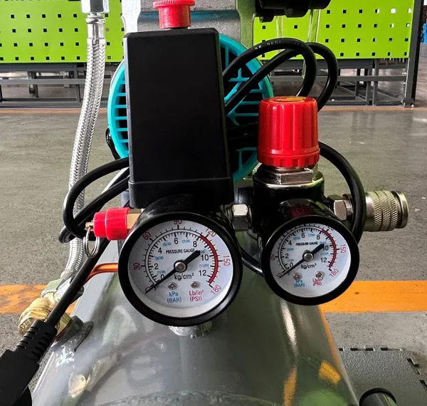 Замовити Безмасляний поршневий компресор Mast MOF1390/1100-30L з доставкою