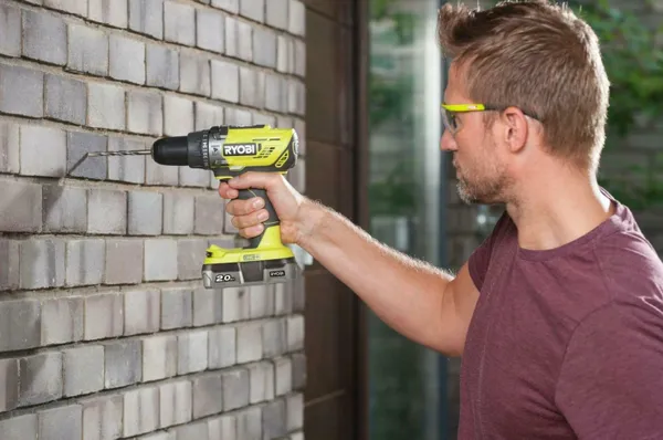 Шуруповерт-дрель ударный аккумуляторный Ryobi ONE+ R18PD3-242S 18В 1х2А·ч 1х4А·ч ЗУ 50Нм 500·1800об·мин 1.3кг сумка цена в Украине