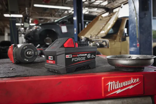 Акумулятор Milwaukee Redlithium Forge M18 FH6 6А·год 1.03кг в наявності