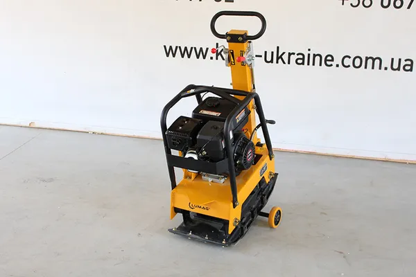 Купить Бензиновая реверсивная виброплита Lumag RP160HPC (30,5кН) со скидкой