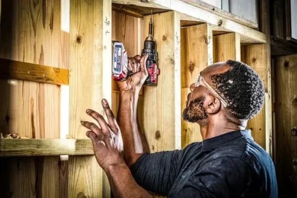 Шурупокрут-дриль ударний акумуляторний SKIL 3085 CA XP 20В 1х5А·год 130Нм 600·2100об·хв 1.65кг з доставкою