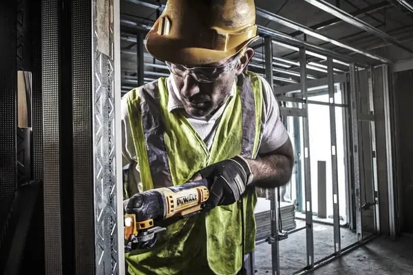 Багатофункціональний інструмент мережевий DeWalt 300Bт 0-22000кол/хв 1.5кг з доставкою