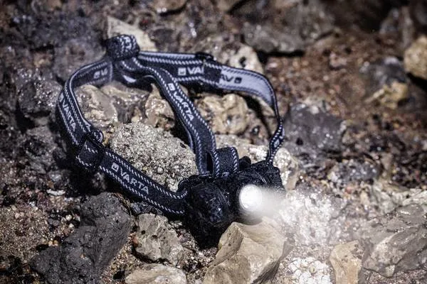 Купить Фонарь Varta Налобный Indestructible H20 Pro 4 Ватт, IP67, IK08, до 350 люмен, до 100 метров, 3хААА