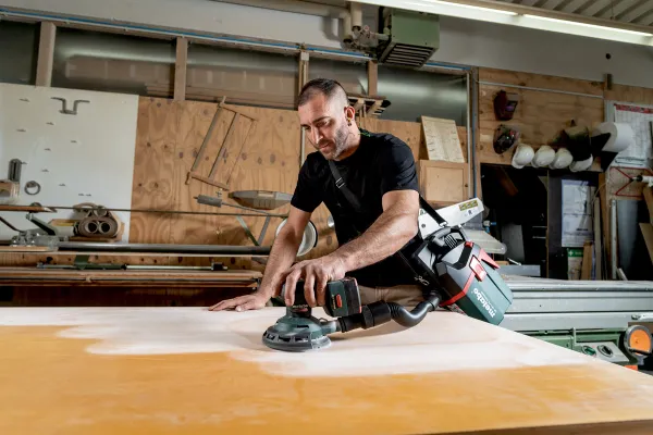 Шлифмашина эксцентриковая аккумуляторная Metabo SXA 18 LTX 150 BL, 18В, 150мм, 4000-10000об/мин, 1.3кг, без АКБ и ЗУ купить в Украине