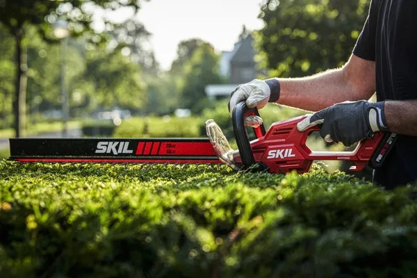 Кущоріз акумуляторний SKIL 0440 CA 20В акб 1х2.5А·год 55см крок різу 20мм 2.15кг відгуки