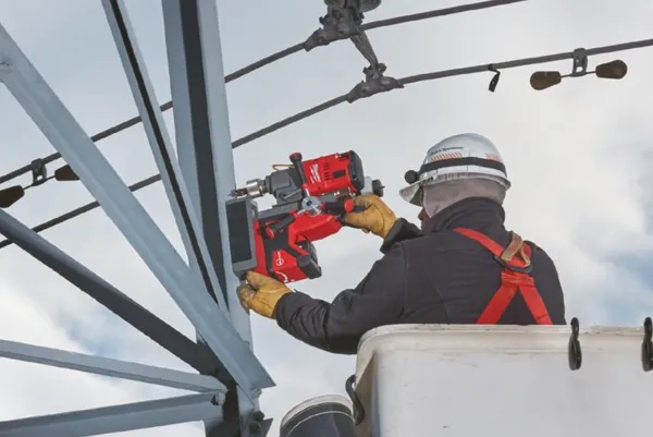 Дриль на магнітній станині акумуляторна MILWAUKEE, M18 FMDP-0C (кейс) в наличии