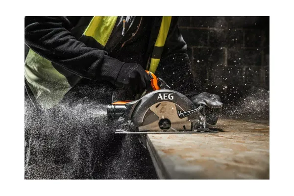 Пила циркулярна безщітк. BKS18BL2-0 AEG, 18В, 5400об/хв, Ø190/30, 47,5мм/45°,68мм/90°,4,4кг ціна в Україні