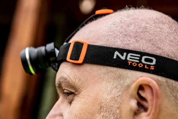 Фонарь налобный на батарейках Neo Tools, AAAх3, 400лм, 5Вт, 3 функции освещения, зум отзывы