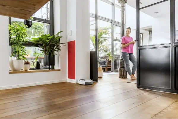 Купить Робот-пылесос Karcher RCV 5, h=9.7см, влажная уборка, конт пыль -0.330л, вода -0.240л, автон. раб. до 120мин, белый