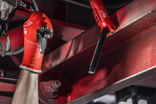 Ліхтар світлодіодний акумуляторний з рухомою головкою MILWAUKEE, L4 SL550-301 відгуки