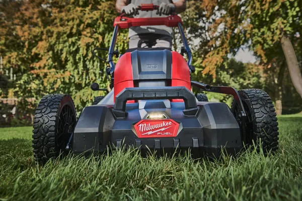 Заказать Газонокосарка акумуляторна безщіткова самохідна 46см M18 F2LM46-0 MILWAUKEE с доставкой