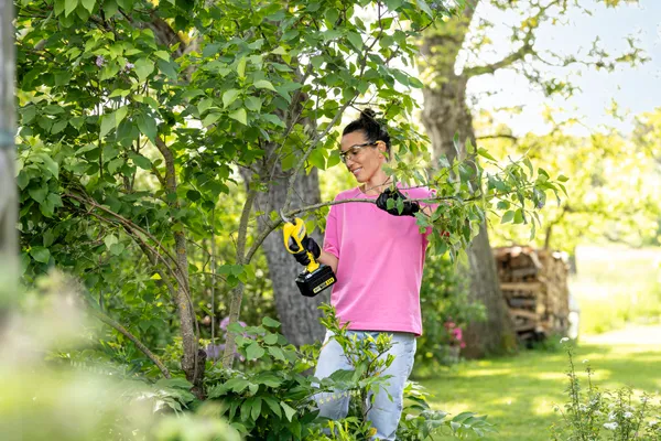 Секатор акумуляторний Karcher TLO 2-18 18В 2,5см 1.09кг без АКБ та ЗП отзывы