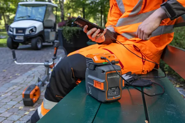 Зарядний пристрій (USB адаптер на акумулятор) Husqvarna 40-USB150X замовити