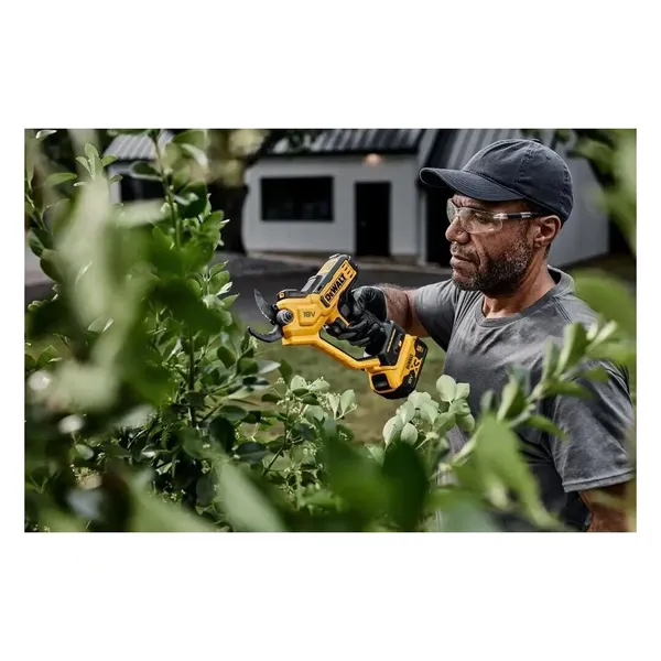 Заказать Секатор аккумуляторный DeWalt 18В XR d реза 32мм 1.37кг без АКБ и ЗП с доставкой