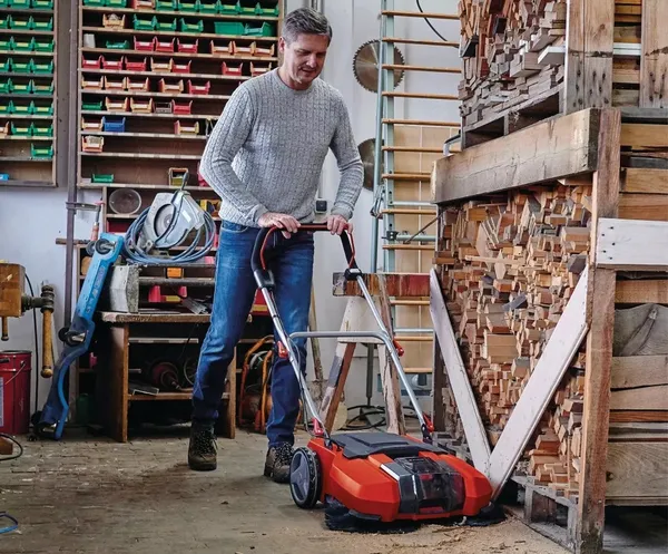 Подметальная машина аккумуляторная Einhell TE-SW 18/610 Li - Solo, PXC, 18В, ширина 610 мм, бак 20 л, 1800 м2/ч, 10.3 кг (без АКБ и ЗУ) в наличии