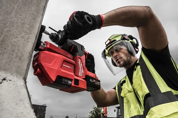 Каска захисна BOLT100 невентильована для промислового альпінізму жовта MILWAUKEE отзывы