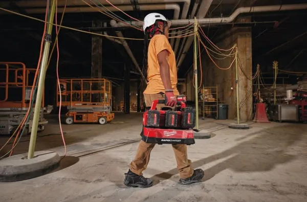 Зарядний пристрій PАCKOUT MILWAUKEE, M18 PC6 (для 6 ак. М18) купить в Украине