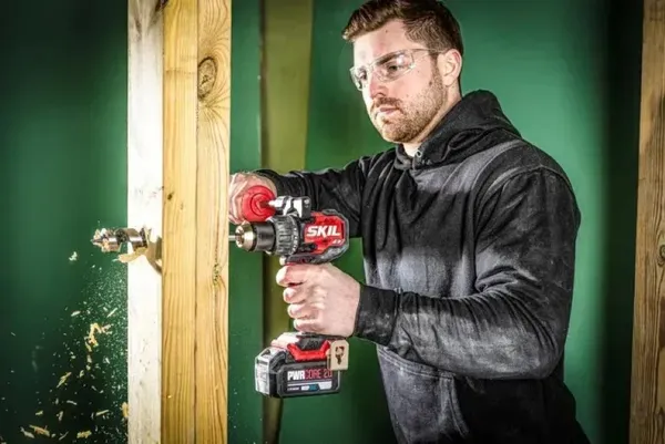 Шурупокрут-дриль акумуляторний SKIL 3080 CA XP 20В 1х5А·год 130Нм 600·2100об·хв 1.55кг купити онлайн