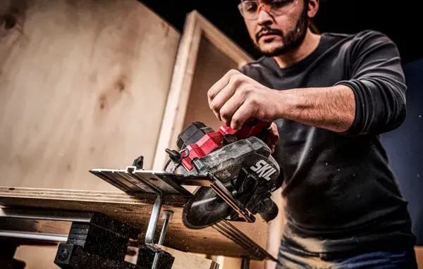 Купить Пила дискова акумуляторна SKIL 3551 CA 20В безщіткова 165х16мм 2.4кг без АКБ та ЗП