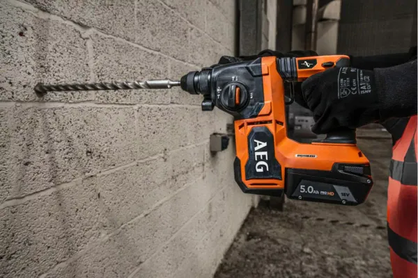 Перфоратор BBH18BL2-0 AEG, 18В, 0-1500об/мин, 0-5000движений/мин, 30/13/26, 2.5Дж, 3,66кг заказать