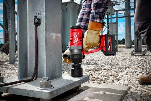 Замовити Гайковерт ударний акумуляторний Milwaukee M18 ONEFHIWF1-802X 18В АКБ 2х8А·год 0-1650об·хв 2400Нм 1/2" ЗП M12-18FC кейс 5.9кг з доставкою