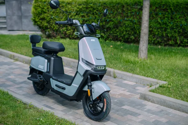 Электроскутер 2E FY70, серый в наличии