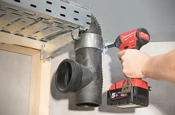 Замовити Винтоверт акумуляторний гідравлічний 1/4'' HEX MILWAUKEE, M18 FUEL FQID-502X, 50Нм (+ заряд. устройство, 2 аккум.Х 5Ач, кейс) з доставкою