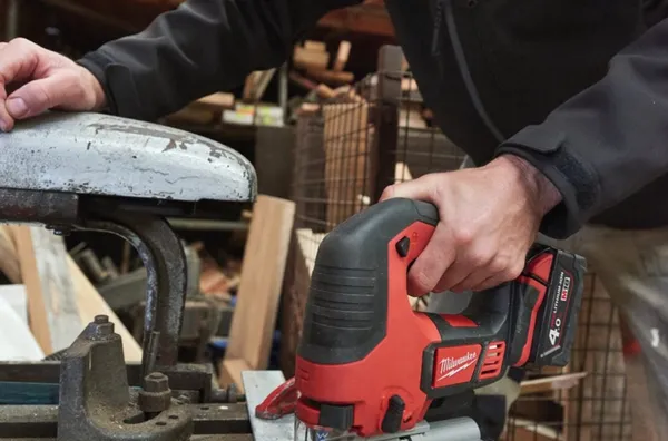 Лобзик акумуляторний MILWAUKEE, M18 BJS-0 (+ полотно, адаптер, кожух, насадка, накладка підошви) отзывы