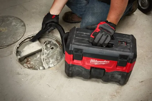 Пилосос акумуляторний MILWAUKEE, M18 VC2-0 для сухого і вологого прибирання заказать