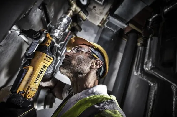 Купити Багатофункціональний інструмент мережевий DeWalt 300Bт 0-22000кол/хв 1.5кг зі знижкою