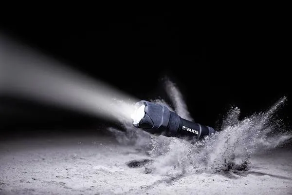 Фонарь Varta Ручной  Indestructible F10 Pro, 6 Ватт, IP67, IK08, до 300 люмен, до 183 метров, 3хААА купить в Украине