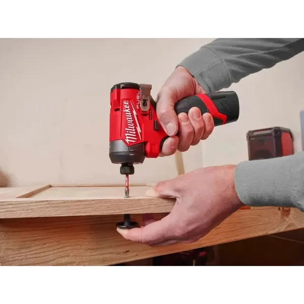 Замовити Набір інструментів акумуляторних MILWAUKEE, M12FPP3D-601B  (зарядний пристрій С12, 2 акумулятора М12 6Аг, дриль-шурповерт з удар з доставкою