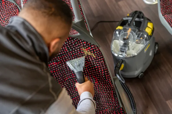 Заказать Пылесос профессиональный моющий Karcher Puzzi 8/1 Adv 1200Вт, 270мБар, контейнер 8/7л, 8.6кг с доставкой