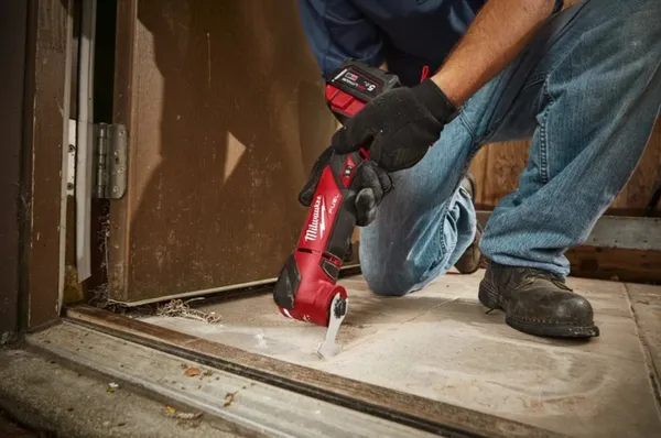 Інструмент багатофунціональний акумуляторний MILWAUKEE M18 FUEL FMT-502X 4933478492 (+ заряд.пристрій, 1 акум., універсальний ад купить в Украине